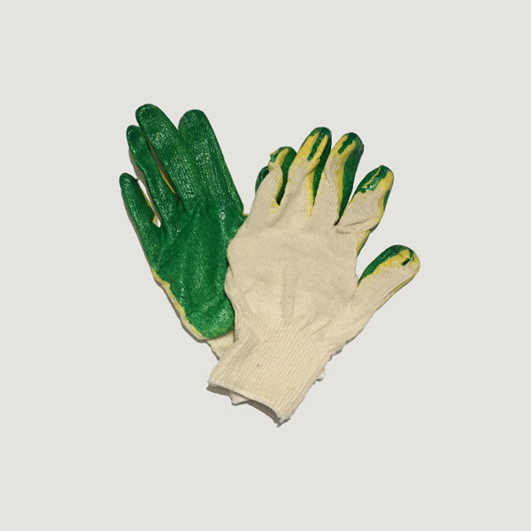 Перчатки с зелёным обливом